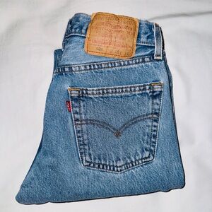 Vintage Levi’s Tag size: W28 x L34 Fits like: W24/25 x L32